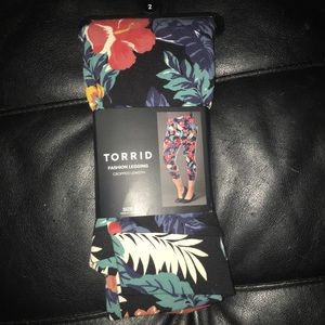 Floral leggings, never worn